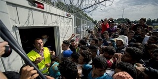 Sokan várakoznak Horgosnál, tüntettek is Sokan várakoznak Horgosnál, tüntettek is