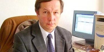 Politikai okokból menesztették Politikai okokból menesztették