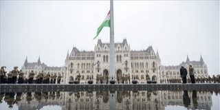 Félárbócra engedték a nemzeti lobogót Budapesten
