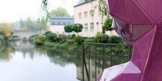Felavatták a Zsolnay-gránit szobrot Luxemburgban Felavatták a Zsolnay-gránit szobrot Luxemburgban