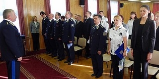 Baranyai rendőröket tüntettek ki a nemzeti ünnepen munkájuk elismeréseként Baranyai rendőröket tüntettek ki a nemzeti ünnepen munkájuk elismeréseként