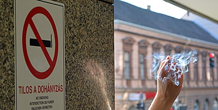 Pécsett évek óta nem büntettek senkit tiltott helyen való bagózásért - mégis sokan füstölögnek