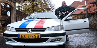 Taxi a Taxiból : Vörös Tamás különleges kocsival járja Pécset, s néha szüléseknél is segédkezik