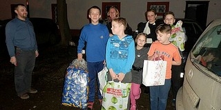 Pécsi kollégisták gyűjtöttek az Autista Segítő Központnak