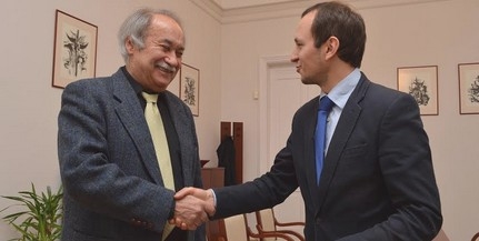Negyven éve a pályán: a jubiláló karnagyot, Kertész Attilát köszöntötték a pécsi városházán Negyven éve a pályán: a jubiláló karnagyot, Kertész Attilát köszöntötték a pécsi városházán