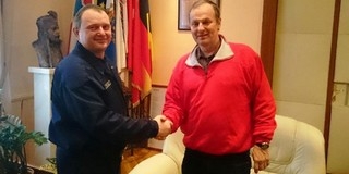 Bemutatkozott az új tűzoltó-parancsnok Szigetváron Bemutatkozott az új tűzoltó-parancsnok Szigetváron