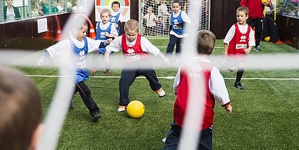 Idén már új óvodai sportpályákon szerethetik meg a mozgást a pécsi törpök Idén már új óvodai sportpályákon szerethetik meg a mozgást a pécsi törpök