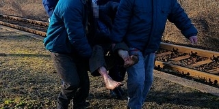 Rendőrök mentették meg egy eltűnt idős férfi életét Rendőrök mentették meg egy eltűnt idős férfi életét