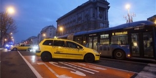 Ma is demonstrálnak az Uber ellen a taxisok Budapesten Ma is demonstrálnak az Uber ellen a taxisok Budapesten