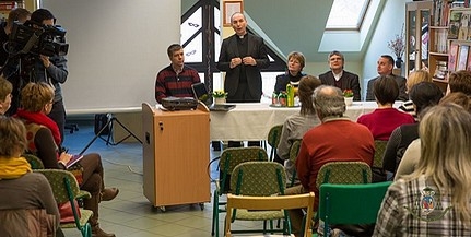 A Mohácsi Nevelési Központban is járt a megyéspüspök A Mohácsi Nevelési Központban is járt a megyéspüspök