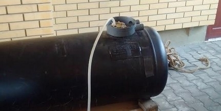 Több száz liter csempészett alkoholra bukkantak egy szerb autóban Udvaron Több száz liter csempészett alkoholra bukkantak egy szerb autóban Udvaron