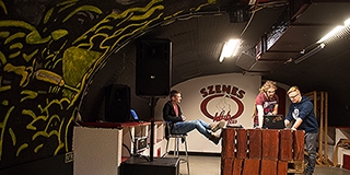 Színezd újra! - Megszépülne a népszerű egyetemi klub, a Szenes, jutalom vár a a közreműködőkre