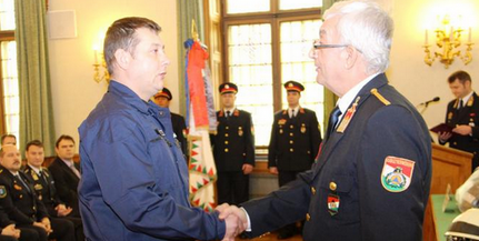 Roncsok közé szorult sofőrt szabadítottak ki hősies helytállással pécsi tűzoltók Roncsok közé szorult sofőrt szabadítottak ki hősies helytállással pécsi tűzoltók