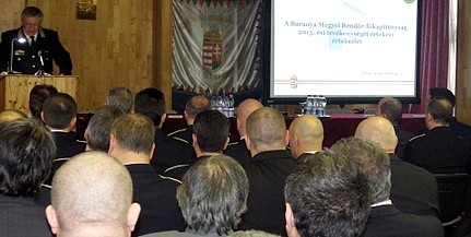 Jutalmazták a baranyai rendőröket az évértékelőn Jutalmazták a baranyai rendőröket az évértékelőn