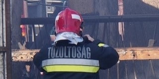 Gázpalack is robbant az égő épületben Pellérden