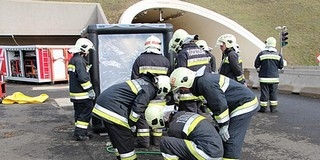Az M6-os alagútrendszerében gyakorlatoztak a baranyai tűzoltók Az M6-os alagútrendszerében gyakorlatoztak a baranyai tűzoltók