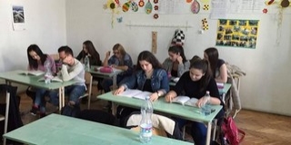 Pénzügyi ismeretekről tartott különórát Varga Mihály Pénzügyi ismeretekről tartott különórát Varga Mihály