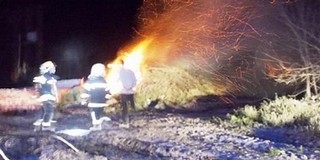 Öt órán át égettek a tűzoltók Baksa közelében Öt órán át égettek a tűzoltók Baksa közelében