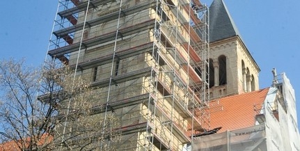 Nyár végére fejeződik be a Pius templom homlokzatának és tornyainak felújítása Nyár végére fejeződik be a Pius templom homlokzatának és tornyainak felújítása