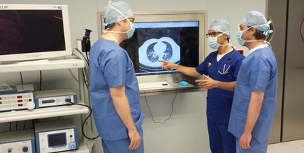 Bravúros műtétek a Pécsi Tudományegyetemen: beszélgettek a beteggel, miközben a tüdejét operálták