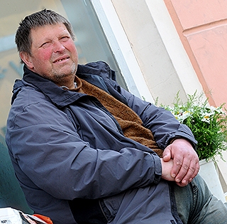 Már négy éve üres a kirakat: a pécsiek kedvenc virágárusára, Jandó Lászlóra emlékezünk