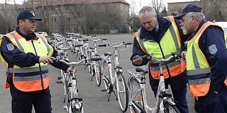 Láthatósági mellényeket loptak a peterdi polgárőröktől Láthatósági mellényeket loptak a peterdi polgárőröktől