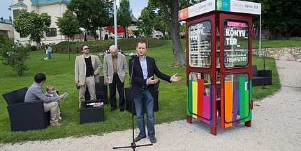 Ilyen még nem volt: telefonfülkékből választhatunk könyveket a Zsolnay Negyedben Ilyen még nem volt: telefonfülkékből választhatunk könyveket a Zsolnay Negyedben