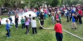 Megnyílnak a baranyai tűzoltólaktanyák a gyerekek előtt Megnyílnak a baranyai tűzoltólaktanyák a gyerekek előtt