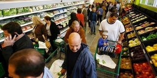 Jelentősen nőtt a hazai élelmiszerboltok forgalma Jelentősen nőtt a hazai élelmiszerboltok forgalma