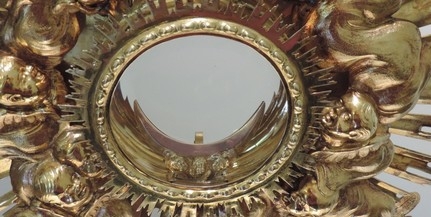 Barokk monstranciát mutatnak be a pécsi püspöki kincstárban