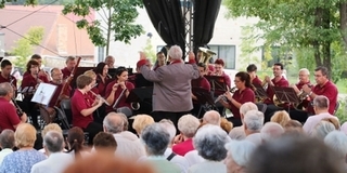 Fúvóskoncert nyitja a nyáresti térzenéket a Negyedben Fúvóskoncert nyitja a nyáresti térzenéket a Negyedben
