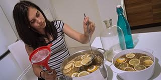 Most rakjuk el, hogy legyen télre - a vásárcsarnokban dömping van a lekvárnak valókból Most rakjuk el, hogy legyen télre - a vásárcsarnokban dömping van a lekvárnak valókból