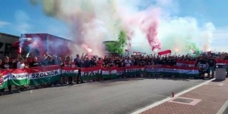 Benzinkút kifosztásával vádolják a magyar fociszurkolókat Benzinkút kifosztásával vádolják a magyar fociszurkolókat