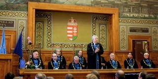 Kitüntetéseket, címeket, okleveket adott át az egyetem Kitüntetéseket, címeket, okleveket adott át az egyetem