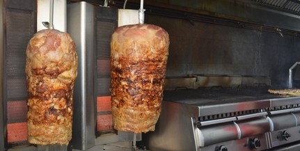 Több mint fél tonna igazolatlan eredetű gyros húst találtak Több mint fél tonna igazolatlan eredetű gyros húst találtak