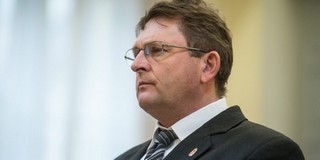 Lecsukják tíz hónapra a vak komondoros polgármestert Lecsukják tíz hónapra a vak komondoros polgármestert
