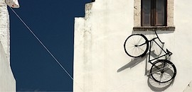 Ismeretlen gumilékelő az Árkádnál