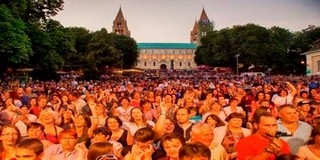 Közel ötezren buliztak Rúzsa Magdi koncertjén a nagy sikerű Sétatér Fesztiválon Közel ötezren buliztak Rúzsa Magdi koncertjén a nagy sikerű Sétatér Fesztiválon
