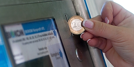 Nyeli vagy nem nyeli? A parkolóautomaták egy része nem fogadja el a százasokat és a kétszázasokat Nyeli vagy nem nyeli? A parkolóautomaták egy része nem fogadja el a százasokat és a kétszázasokat