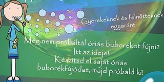 Buborékok ezrei lepik el szombat délután a Balokány-ligetet Buborékok ezrei lepik el szombat délután a Balokány-ligetet