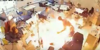 Besétált a kórterembe és felgyújtott egy beteget - Videó! Besétált a kórterembe és felgyújtott egy beteget - Videó!