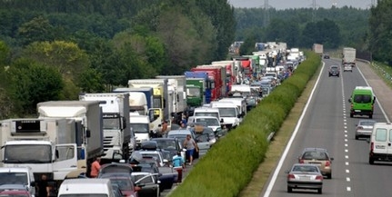Hat kilométeres a torlódás az M1-esen Hegyeshalomnál Hat kilométeres a torlódás az M1-esen Hegyeshalomnál