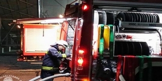Éjszaka gyakorlatoztak a tűzoltók a cementgyárban Éjszaka gyakorlatoztak a tűzoltók a cementgyárban