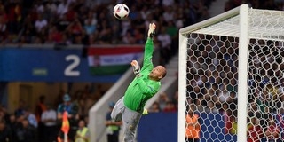 Király Gáboré a szezon védése az UEFA-szavazáson Király Gáboré a szezon védése az UEFA-szavazáson