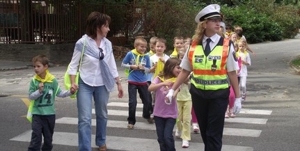 Rendőrök, polgárőrök segítik a közlekedést az iskolák környékén szeptemberben