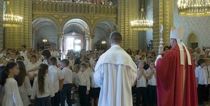 Az elsősökért is imádkoztak a Szent Mór tanévnyitóján Az elsősökért is imádkoztak a Szent Mór tanévnyitóján