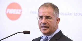 Kósa elárulta, miről tárgyal a Fidesz-frakció Balatonfüreden Kósa elárulta, miről tárgyal a Fidesz-frakció Balatonfüreden