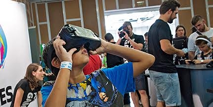 Rekordszámú rajongó gyűlt össze a pécsi PlayIT-n, ahol Kenderesi Tamás is beszállt a játékokba Rekordszámú rajongó gyűlt össze a pécsi PlayIT-n, ahol Kenderesi Tamás is beszállt a játékokba