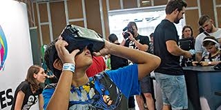 Rekordszámú rajongó gyűlt össze a pécsi PlayIT-n, ahol Kenderesi Tamás is beszállt a játékokba Rekordszámú rajongó gyűlt össze a pécsi PlayIT-n, ahol Kenderesi Tamás is beszállt a játékokba