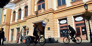 Mikor lesz a városé volt tiszti kaszinó? Kettőt és könnyebbet, nem Pécsen múlik! Mikor lesz a városé volt tiszti kaszinó? Kettőt és könnyebbet, nem Pécsen múlik!